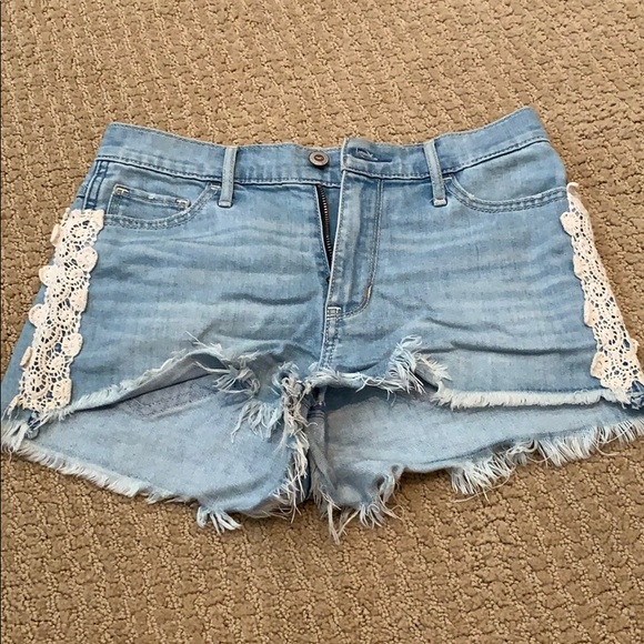 Hollister light wash shorts with lace detailing - Picture 1 of 1